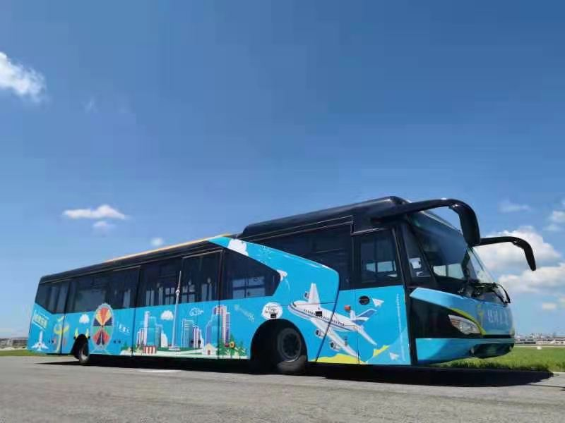 津味摆渡车亮相天津滨海国际机场