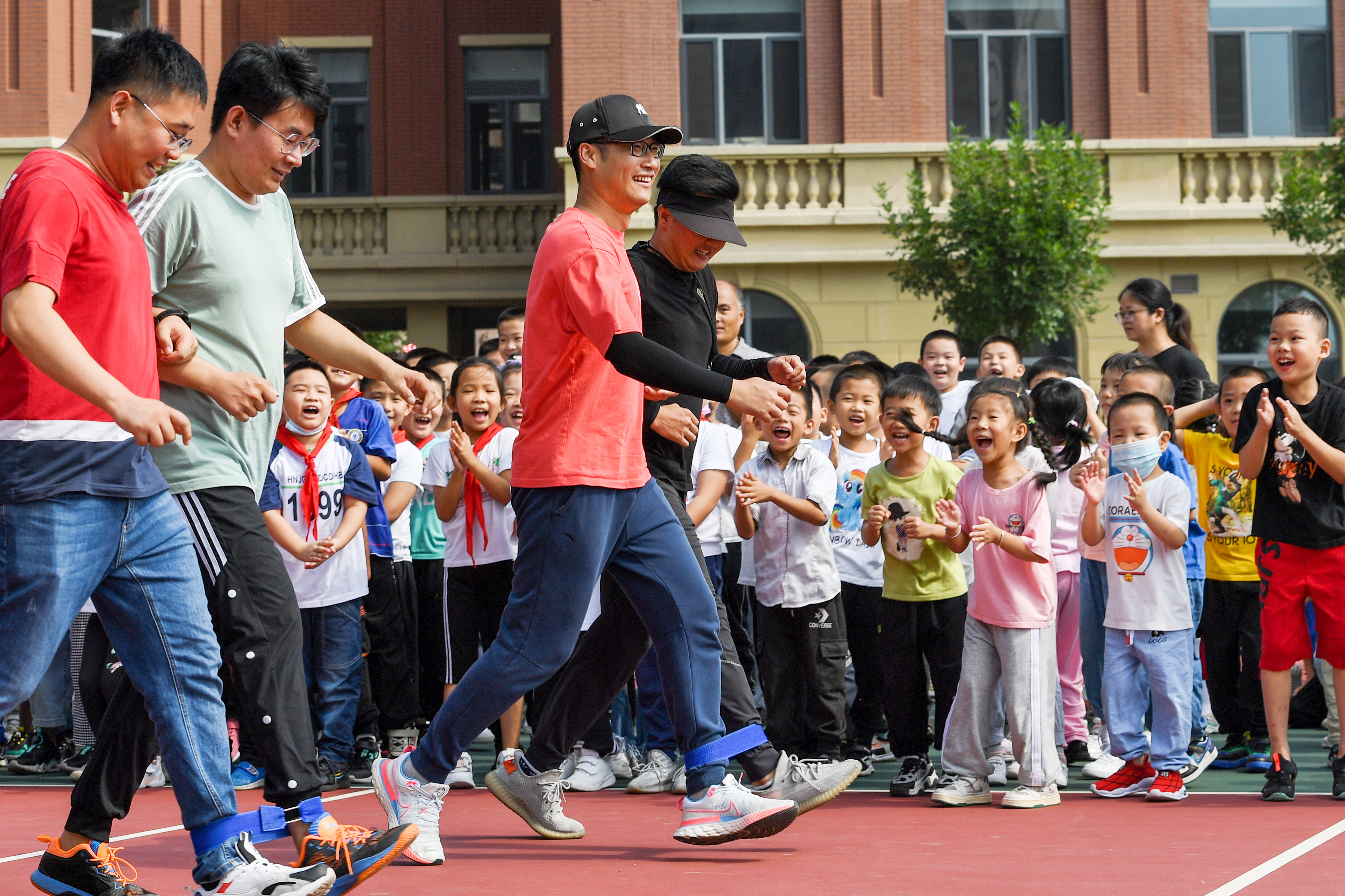 丽贤小学:举办趣味运动会迎接教师节-天津东丽网站-媒体融合平台