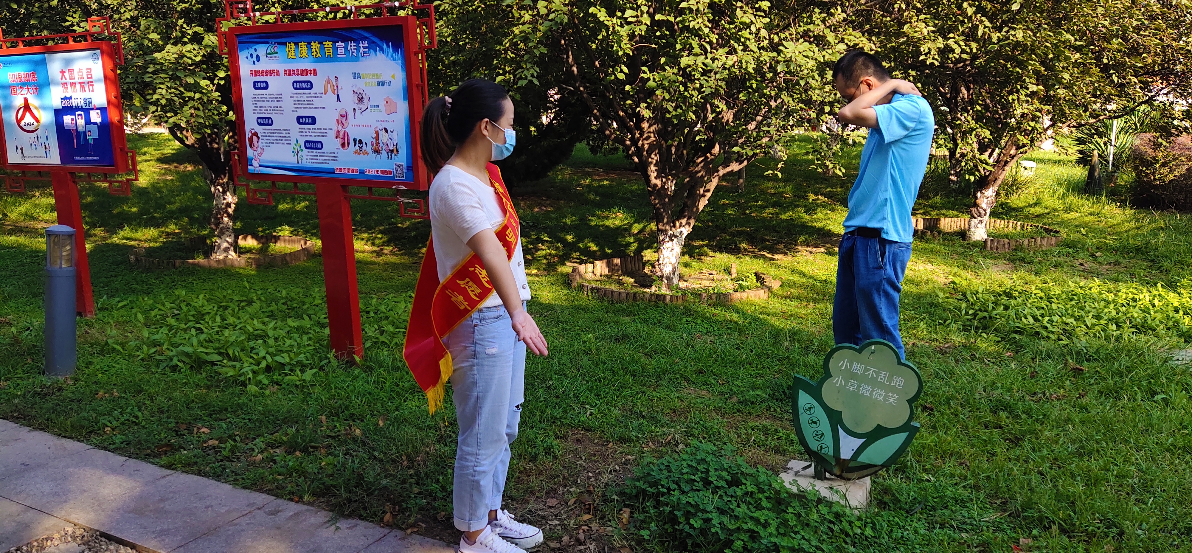 不文明旅游行为曝光国庆假期倡导文明旅游不文明行为不该有