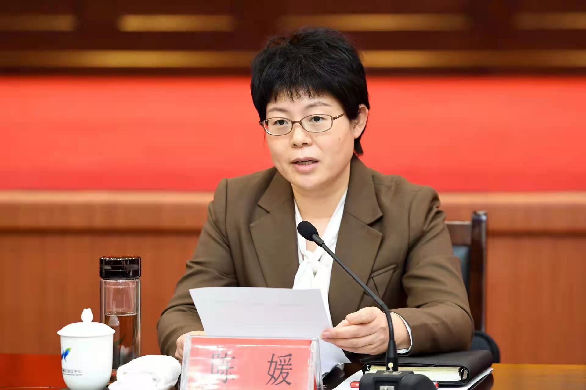 陈媛代表区委向大会的圆满召开和工商联新一届领导集体的当选表示祝贺